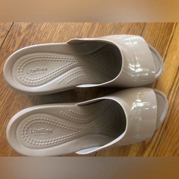 Crocs Brooklyn wedge sandal - Picture 2 of 5
